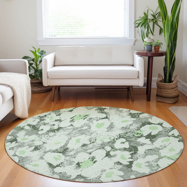 Homeroots 8' Round Artichoke Green Round Floral Washable Non Skid Indoor Outdoor Area Rug Aloe Polyester 561701