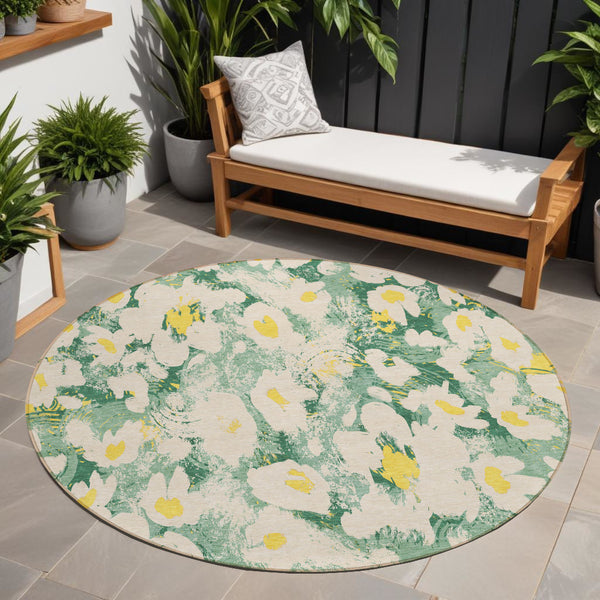 Homeroots 8' Round Green Round Floral Washable Non Skid Indoor Outdoor Area Rug Green Polyester 561719
