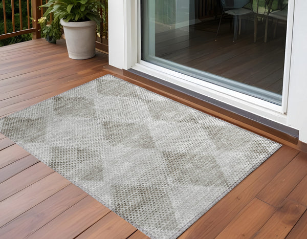Homeroots 3' X 5' Geometric Washable Non-skid Area Rug For Indoor And Outdoor Spaces - Stain Resistant Charm Gray Polyester 561753