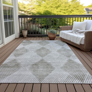 Homeroots 3' X 5' Geometric Washable Non-skid Area Rug For Indoor And Outdoor Spaces - Stain Resistant Charm Gray Polyester 561754