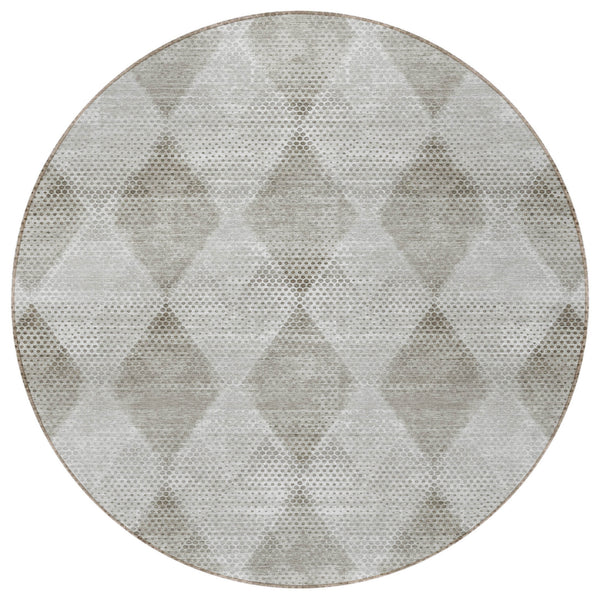 Homeroots 8' Round Gray Round Geometric Washable Non Skid Indoor Outdoor Area Rug Gray Polyester 561755