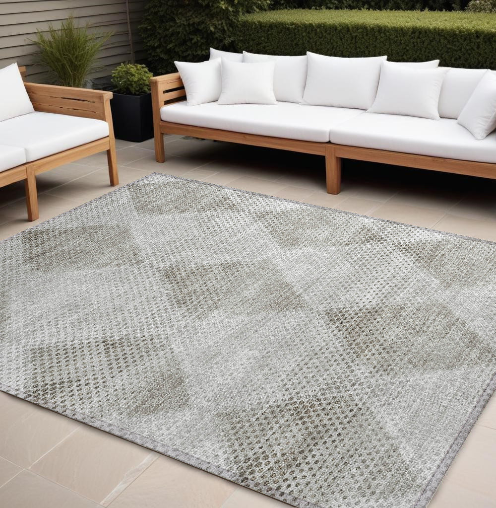 Homeroots 3' X 5' Geometric Washable Non-skid Area Rug For Indoor And Outdoor Spaces - Stain Resistant Charm Gray Polyester 561756