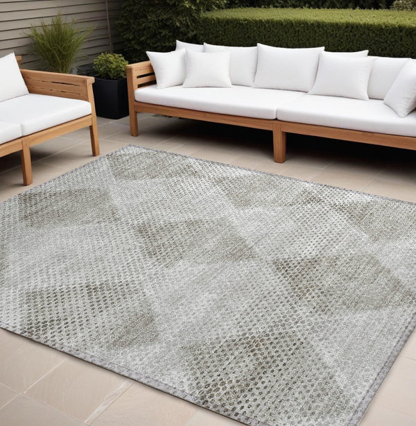 Homeroots 9' X 12' Gray Geometric Washable Non Skid Indoor Outdoor Area Rug Gray Polyester 561757