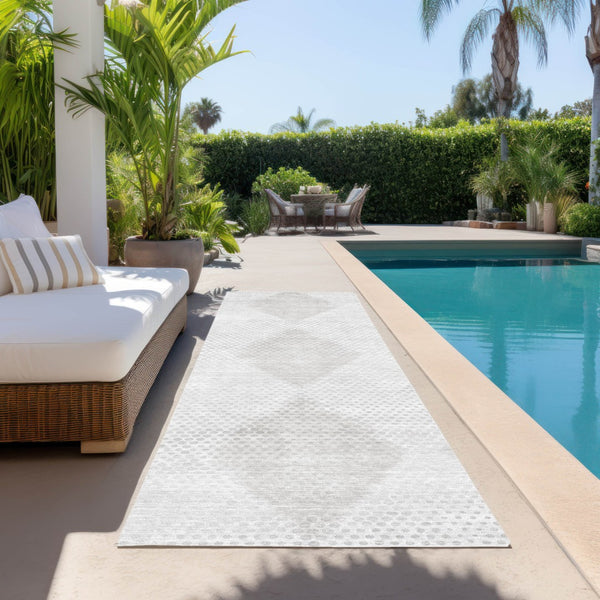 Homeroots 3' X 5' Geometric Washable Non-skid Area Rug For Indoor And Outdoor Spaces - Stain Resistant Charm Ivory Polyester 561760