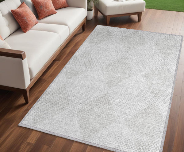 Homeroots 5' X 8' Ivory Geometric Washable Non Skid Indoor Outdoor Area Rug Ivory Polyester 561763