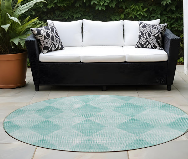 Homeroots 8' Round Teal Round Geometric Washable Non Skid Indoor Outdoor Area Rug Teal Polyester 561800