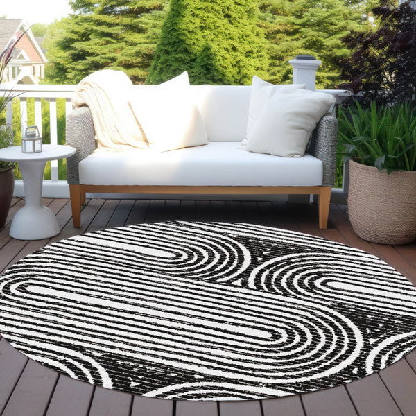 Homeroots 3' X 5' Stylish Abstract Washable Non-skid Area Rug For Indoor And Outdoor Use, Stain Resistant Black Polyester 561809