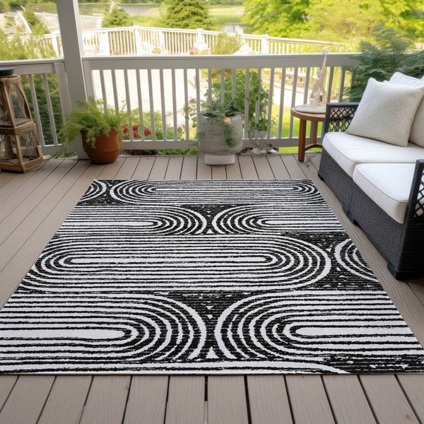 Homeroots 3' X 5' Stylish Abstract Washable Non-skid Area Rug For Indoor And Outdoor Use, Stain Resistant Black Polyester 561810