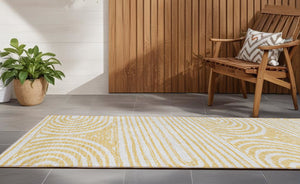 Homeroots 8' Runner Gold And White Abstract Washable Non Skid Indoor Outdoor Runner Rug Gold Polyester 561832