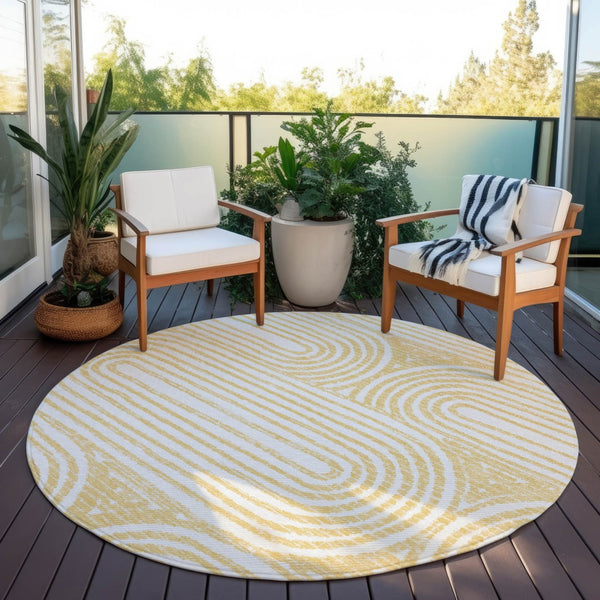 Homeroots 3' X 5' Stylish Abstract Washable Non-skid Area Rug For Indoor And Outdoor Use, Stain Resistant Gold Polyester 561836