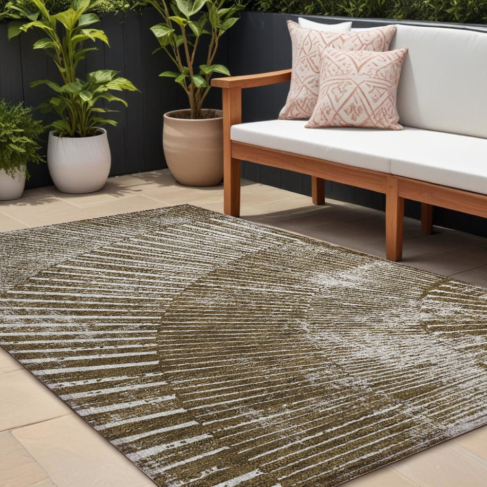HomeRoots 5' Stylish Abstract Indoor Outdoor Area Rug - Durable, Washable, Stain-Resistant, UV-Protected Design Chocolate 561963