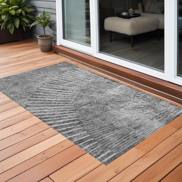 Homeroots 3' Abstract Washable Indoor Outdoor Area Rug – Stylish, Durable, And Stain-resistant For Any Space Gray Polyester 561969