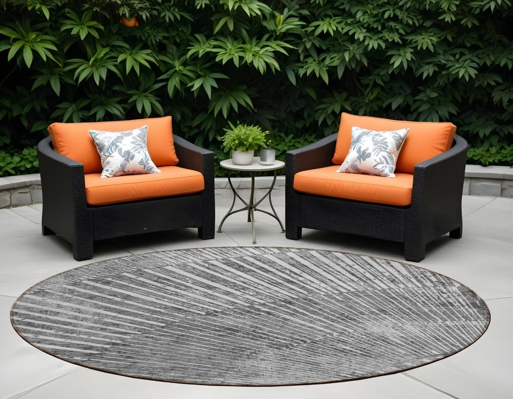 HomeRoots 5' Stylish Abstract Indoor Outdoor Area Rug - Durable, Washable, Stain-Resistant, UV-Protected Design Gray 561971