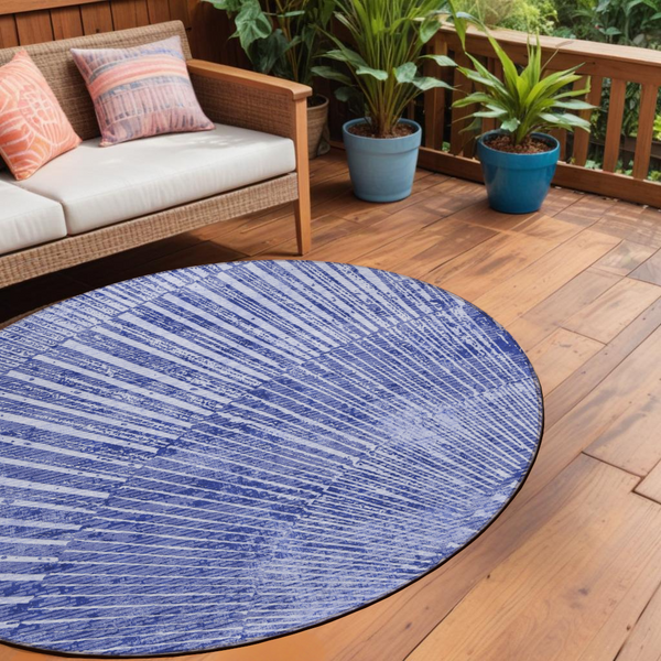 Homeroots 8' Round Navy Blue Round Abstract Washable Non Skid Indoor Outdoor Area Rug Navy Polyester 561980