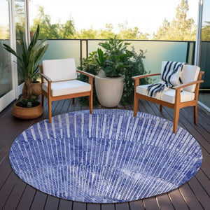 Homeroots 8' Round Navy Blue Round Abstract Washable Non Skid Indoor Outdoor Area Rug Navy Polyester 561980