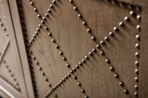 Lexington Tommy Bahama Home Fairbanks Media Console - Casual Elegance With Sliding Doors, Adjustable Shelves, And Sound Bar Space Hatteras Gray  561-907