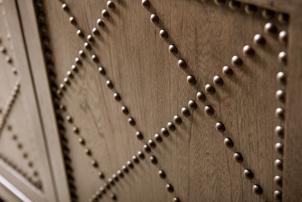 Lexington Tommy Bahama Home Fairbanks Media Console - Casual Elegance With Sliding Doors, Adjustable Shelves, And Sound Bar Space Hatteras Gray  561-907