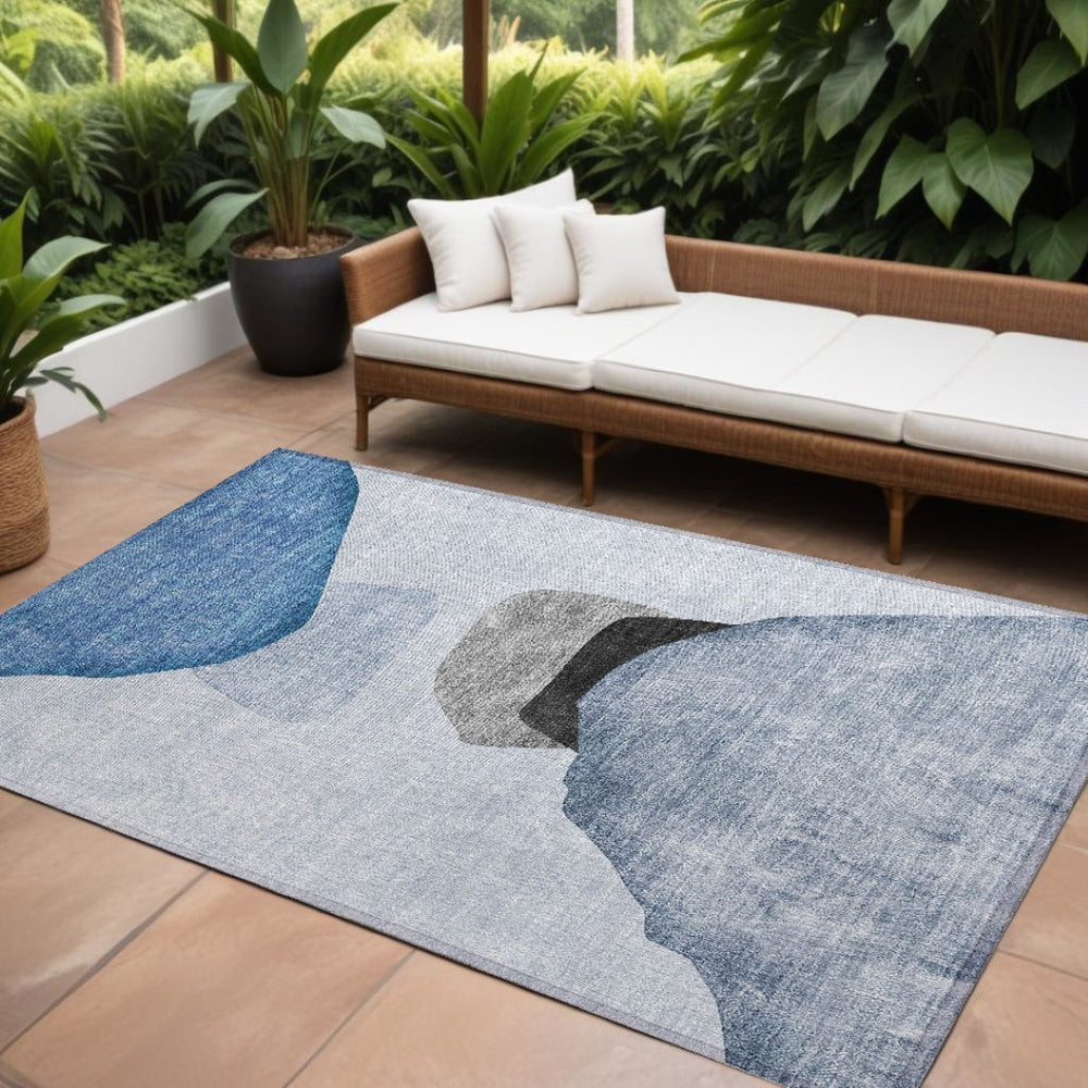 HomeRoots 5' Modern Abstract Gray and Black Washable Non-Skid Area Rug for Indoor and Outdoor Use, 60" x 90" Blue 562170