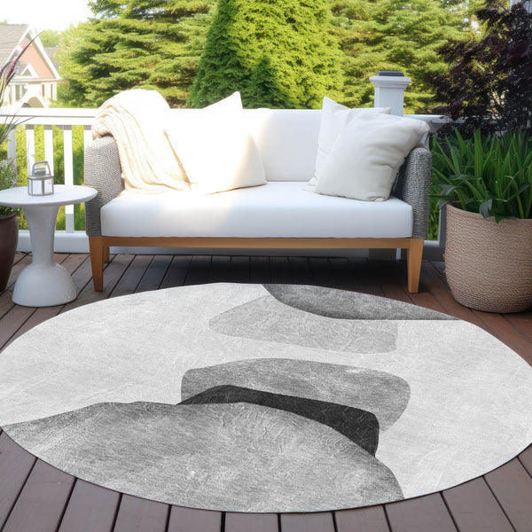 Homeroots 8' Round Gray And Black Round Abstract Washable Non Skid Indoor Outdoor Area Rug Gray Polyester 562187