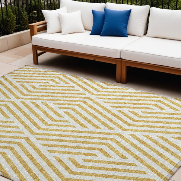 HomeRoots 5' Black and White Geometric Washable Area Rug - Stylish Non-Skid Design for Indoor & Outdoor Use 10' X 14' 562280
