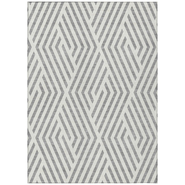 HomeRoots 5' Black and White Geometric Washable Area Rug - Stylish Non-Skid Design for Indoor & Outdoor Use 5' X 8' 562294