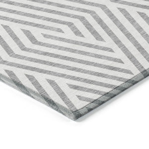HomeRoots 5' Black and White Geometric Washable Area Rug - Stylish Non-Skid Design for Indoor & Outdoor Use 5' X 8' 562294