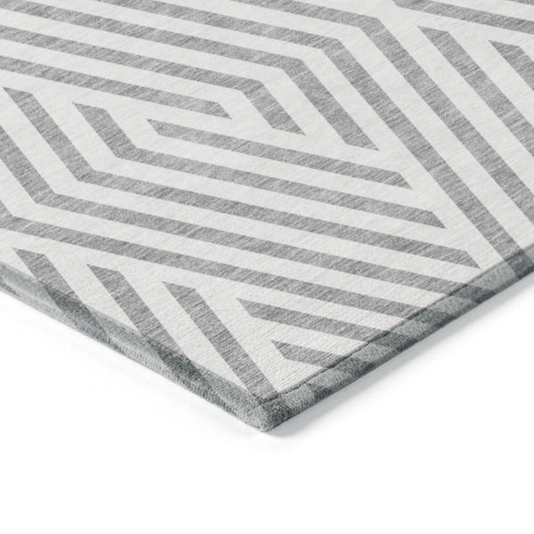 HomeRoots 5' Black and White Geometric Washable Area Rug - Stylish Non-Skid Design for Indoor & Outdoor Use 5' X 8' 562294