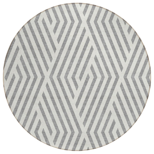 HomeRoots 5' Black and White Geometric Washable Area Rug - Stylish Non-Skid Design for Indoor & Outdoor Use 8' Round 562295