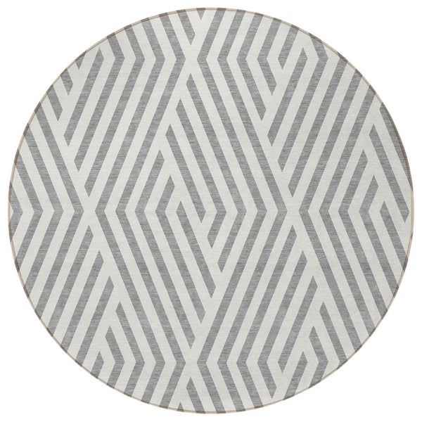 HomeRoots 5' Black and White Geometric Washable Area Rug - Stylish Non-Skid Design for Indoor & Outdoor Use 8' Round 562295