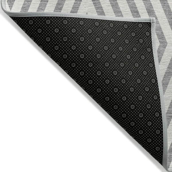 HomeRoots 5' Black and White Geometric Washable Area Rug - Stylish Non-Skid Design for Indoor & Outdoor Use 8' X 10' 562296
