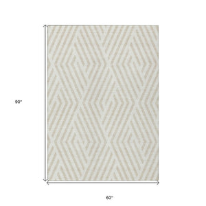 HomeRoots 5' Black and White Geometric Washable Area Rug - Stylish Non-Skid Design for Indoor & Outdoor Use 5' X 8' 562303