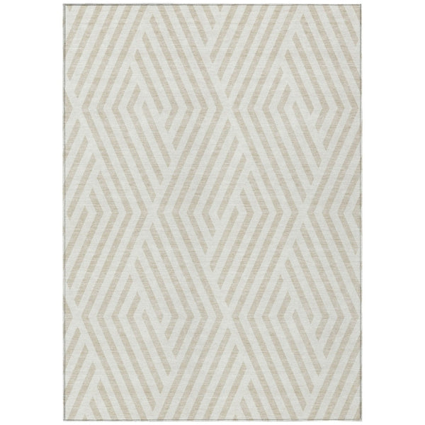 HomeRoots 5' Black and White Geometric Washable Area Rug - Stylish Non-Skid Design for Indoor & Outdoor Use 5' X 8' 562303
