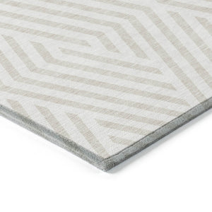 HomeRoots 5' Black and White Geometric Washable Area Rug - Stylish Non-Skid Design for Indoor & Outdoor Use 5' X 8' 562303