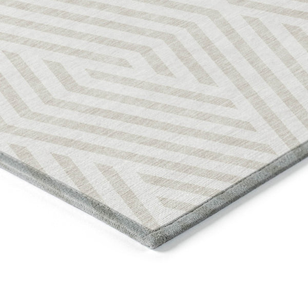 HomeRoots 5' Black and White Geometric Washable Area Rug - Stylish Non-Skid Design for Indoor & Outdoor Use 5' X 8' 562303