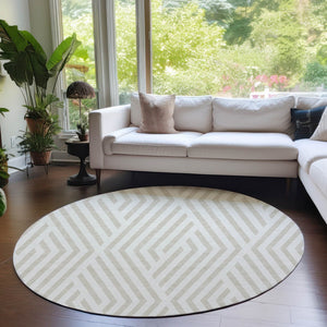 HomeRoots 5' Black and White Geometric Washable Area Rug - Stylish Non-Skid Design for Indoor & Outdoor Use 8' Round 562304