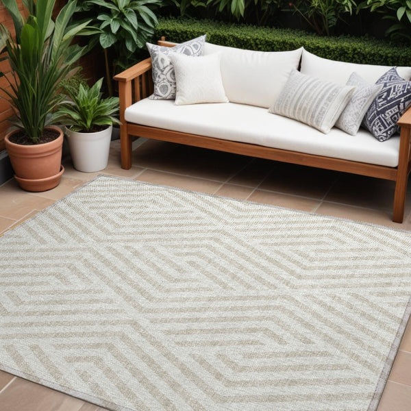 HomeRoots 5' Black and White Geometric Washable Area Rug - Stylish Non-Skid Design for Indoor & Outdoor Use 8' X 10' 562305