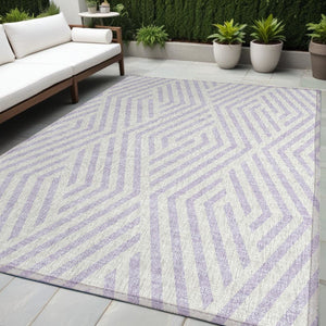 HomeRoots 5' Black and White Geometric Washable Area Rug - Stylish Non-Skid Design for Indoor & Outdoor Use 5' X 8' 562312