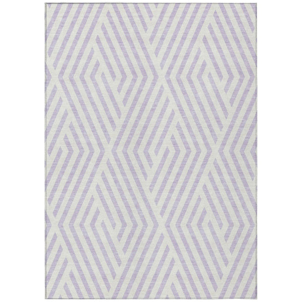 HomeRoots 5' Black and White Geometric Washable Area Rug - Stylish Non-Skid Design for Indoor & Outdoor Use 5' X 8' 562312