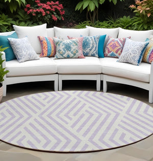 HomeRoots 5' Black and White Geometric Washable Area Rug - Stylish Non-Skid Design for Indoor & Outdoor Use 8' Round 562313