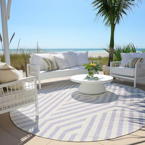 HomeRoots 5' Black and White Geometric Washable Area Rug - Stylish Non-Skid Design for Indoor & Outdoor Use 8' Round 562313
