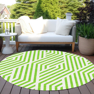 HomeRoots 5' Black and White Geometric Washable Area Rug - Stylish Non-Skid Design for Indoor & Outdoor Use 8' Round 562322