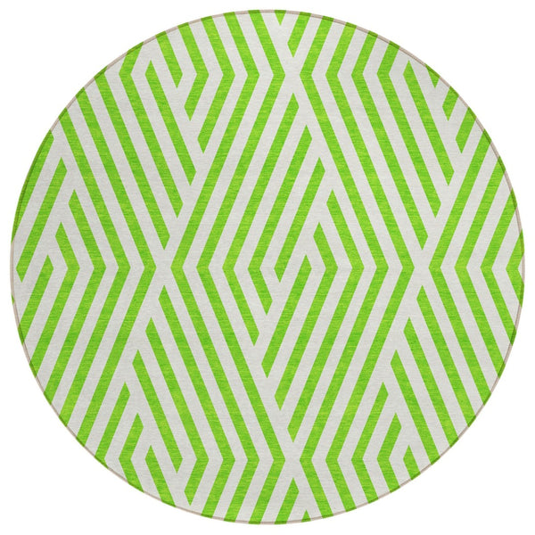 HomeRoots 5' Black and White Geometric Washable Area Rug - Stylish Non-Skid Design for Indoor & Outdoor Use 8' Round 562322