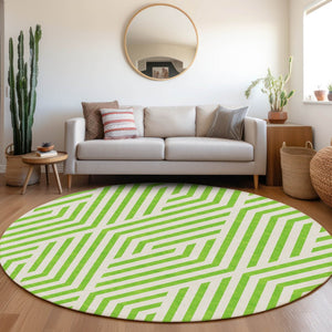 HomeRoots 5' Black and White Geometric Washable Area Rug - Stylish Non-Skid Design for Indoor & Outdoor Use 8' Round 562322