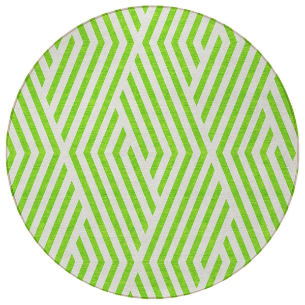 HomeRoots 5' Black and White Geometric Washable Area Rug - Stylish Non-Skid Design for Indoor & Outdoor Use 8' Round 562322