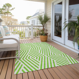 HomeRoots 5' Black and White Geometric Washable Area Rug - Stylish Non-Skid Design for Indoor & Outdoor Use 10' X 14' 562325