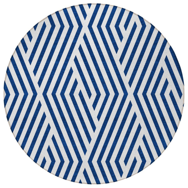 HomeRoots 5' Black and White Geometric Washable Area Rug - Stylish Non-Skid Design for Indoor & Outdoor Use 8' Round 562331