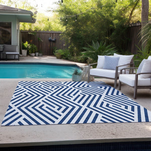 HomeRoots 5' Black and White Geometric Washable Area Rug - Stylish Non-Skid Design for Indoor & Outdoor Use 8' X 10' 562332
