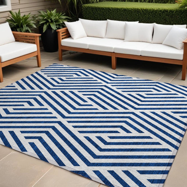 HomeRoots 5' Black and White Geometric Washable Area Rug - Stylish Non-Skid Design for Indoor & Outdoor Use 9' X 12' 562333