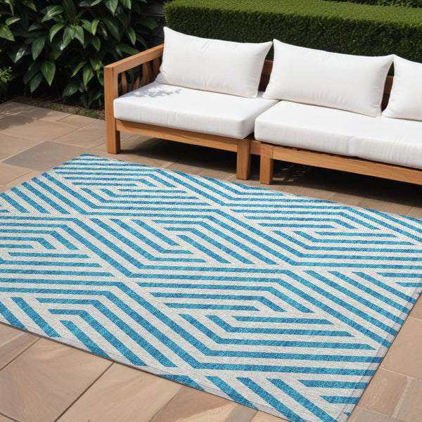 HomeRoots 5' Black and White Geometric Washable Area Rug - Stylish Non-Skid Design for Indoor & Outdoor Use 10' X 14' 562388