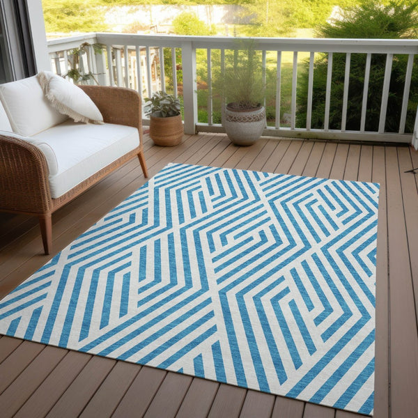 HomeRoots 5' Black and White Geometric Washable Area Rug - Stylish Non-Skid Design for Indoor & Outdoor Use 10' X 14' 562388